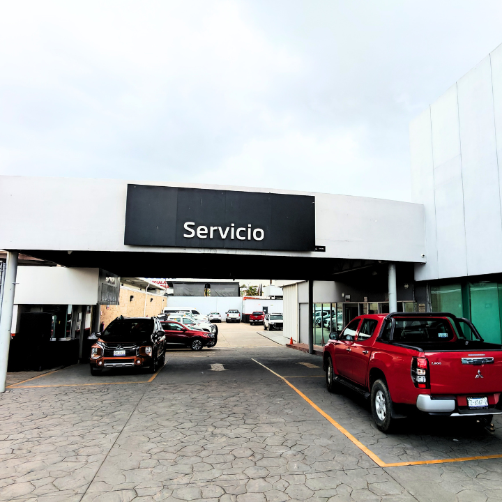 MITSUBISHI LEÓN